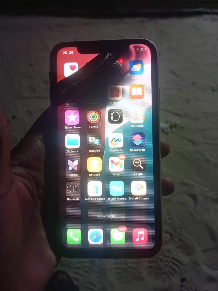 iPhone XR - Image 1