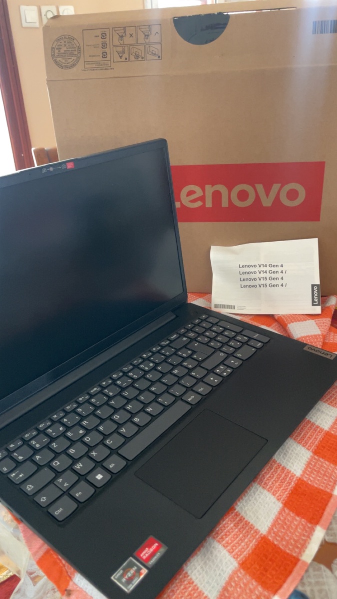 Lenovo v15 g4