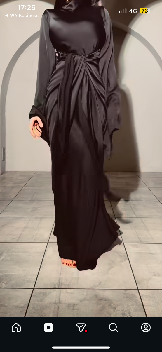 Robe en soie noire - Image 1