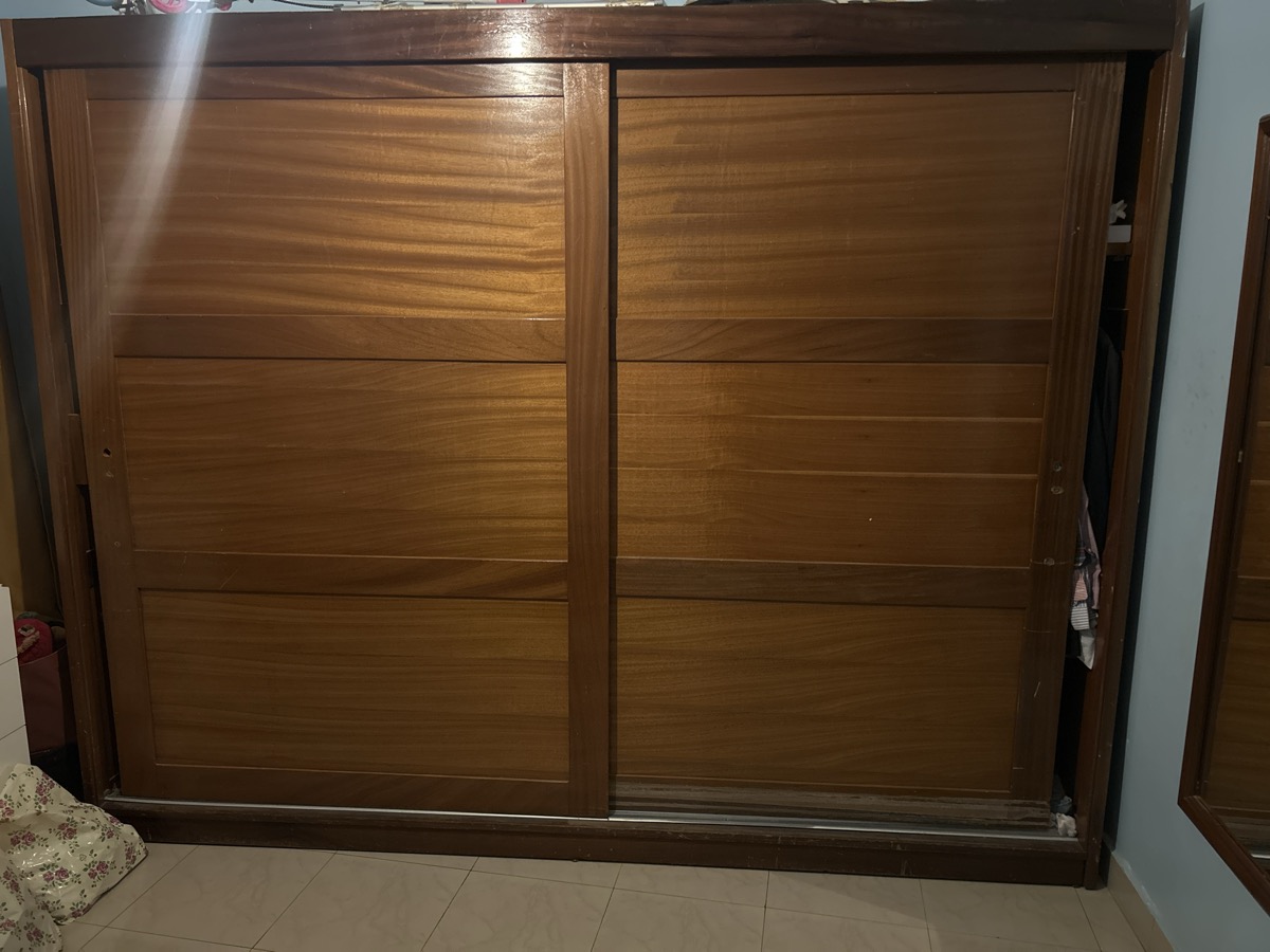 Armoire coulissante à vider