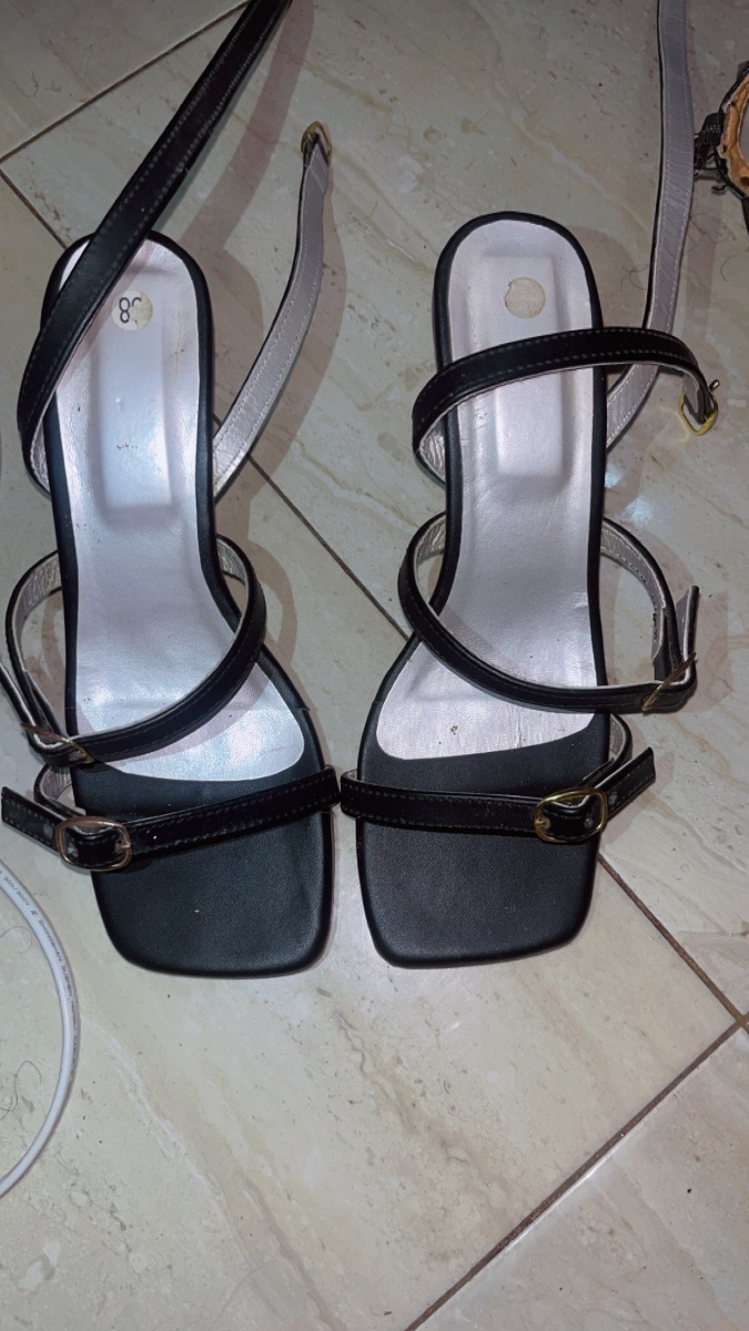 Des talons - Image 1