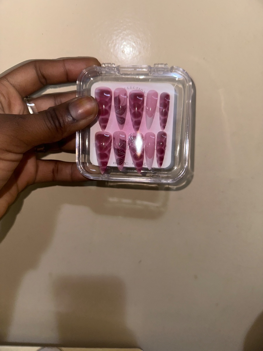 Press on nails - Image 1